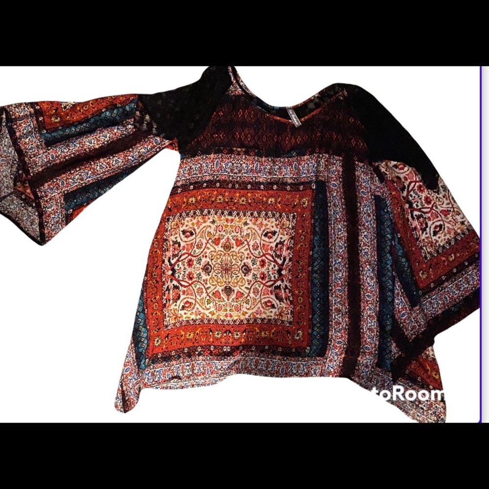 2tee Couture multi colored blouse with flared and flowy sleeves